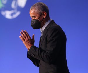 epa09571356 Former US President, Barack Obama speaks during the COP26 UN Climate Summit in Glasgow, Britain, 08 November 2021. The 2021 United Nations Climate Change Conference (COP26) runs from 31 October to 12 November 2021 in Glasgow.  EPA/ROBERT PERRY