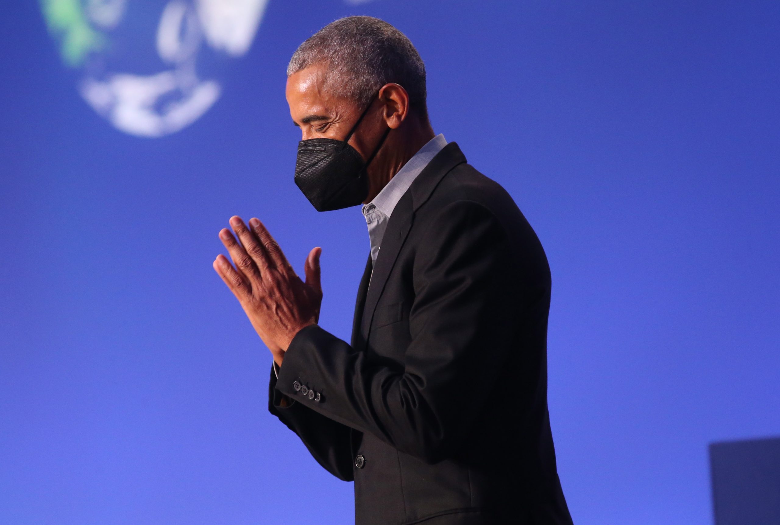 epa09571356 Former US President, Barack Obama speaks during the COP26 UN Climate Summit in Glasgow, Britain, 08 November 2021. The 2021 United Nations Climate Change Conference (COP26) runs from 31 October to 12 November 2021 in Glasgow.  EPA/ROBERT PERRY