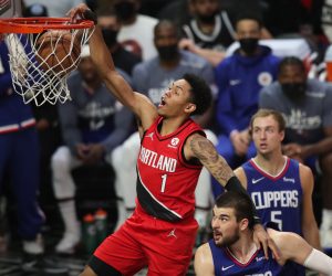 epa09573398 Portland Trail Blazers guard Anfernee Simons (L) scores while being guarded by Los Angeles Clippers center Ivica Zubac (R) during the third quarter of the NBA basketball game between the Los Angeles Clippers and Portland Trail Blazers at the Staples Center in Los Angeles, California, USA, 09 November 2021.  EPA/CAROLINE BREHMAN  SHUTTERSTOCK OUT