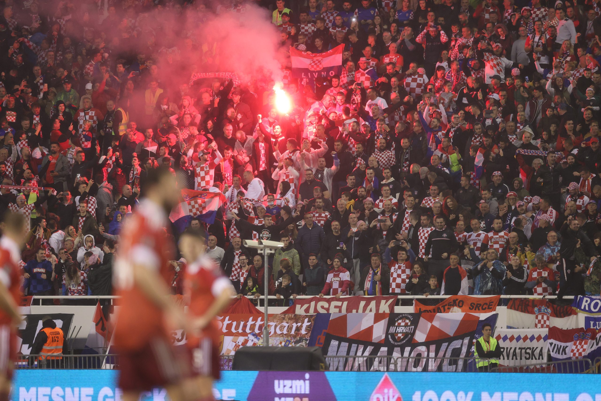 Zagreb, 14.11.2021 - Utakmica 10. kola skupine H Europskih kvalifikacija za Svjetsko nogometno prvenstvo: Hrvatska - Rusija. Na slici hrvatski navijaèi.foto HINA/ Damir SENÈAR/ ik