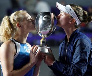 epa09588313 Katerina Siniakova (L) and Barbara Krejcikova (R) kiss the championship trophy  after winning the Women's Doubles final of 2021 Akron WTA Finals tennis tournament in Guadalajara, Mexico, 17 November 2021.  EPA/Francisco Guasco
