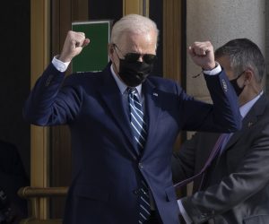 epa09592600 US President Joe Biden gestures upon leaving Walter Reed Medical Center after undergoing a colonoscopy in Bethesda, Maryland, USA, 19 November 2021.  EPA/MICHAEL REYNOLDS / POOL
