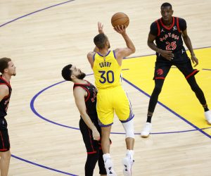 epa09597038 Golden State Warriors guard Stephen Curry (C) shoots while drawing a foul by Toronto Raptors guard Fred VanVleet (2-L) during the second half of their NBA game at Chase Center in San Francisco, California, USA, 21 November 2021.  EPA/JOHN G. MABANGLO  SHUTTERSTOCK OUT