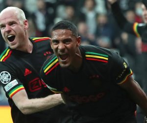 epa09601306 AFC Ajax Sebastien Haller (C) celebrates with teammates after scoring the 2-1 lead during the UEFA Champions League Group C match between Besiktas and AFC Ajax in Istanbul, Turkey, 24 November 2021.  EPA/ERDEM SAHIN