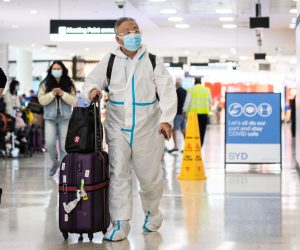 epa09610680 Travelers wearing personal protective equipment (PPE) arrive at Sydney International Airport in Sydney, New South Wales (NSW), Australia, 29 November 2021. The Omicron variant of SARS-CoV-2, the virus that causes COVID-19, has arrived in Australia after testing confirmed two overseas travellers who arrived in Sydney were infected with the new strain.  EPA/JAMES GOURLEY  AUSTRALIA AND NEW ZEALAND OUT