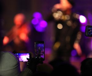 01.01.2017. Rijeka - Docek Nove 2017. godine na Korzu uz koncert Gibonnija, grupe En Face i Antonelu Doko. U ponoc zdravicu je odrzao gradonacelnik Vojko Obersnel, nakon cega je uslijedio vatromet.
Photo: Goran Kovacic/PIXSELL