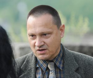01.05.2014., Knin - Polaganjem vijenaca i paljenjem svijeca kod kriza na Kninskoj tvrdjavi obiljezena je 23. obljetnica napada srpske paravojske na sela Potkonje i Vrpolje. Ova akcija srpske Marticeve paravojske bila je pocetak progona kninskih Hrvata. Vijence su polozili predstavnici grada Knina te braniteljskih udruga. 
Branko Borkovic
Photo: Hrvoje Jelavic/PIXSELL