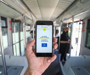 02.06.2021., Zagreb - Hrvatska je jucer pocela izdavati EU digitalne covid putovnice. Za sada je 7 EU zemalja implemetiralao je sustav Covid putovnica, a do 1. srpnja trebala bi cijela EU. Hrvati su u prvih 24 sata zatrazili 40.000 covid putovnica preko sustava e-Gradjani
Photo: Zeljko Lukunic/PIXSELL