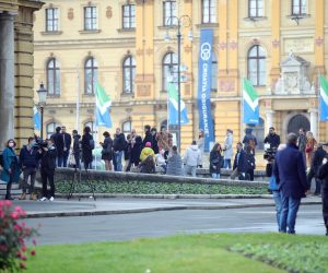03.11.2021. Zagreb - Ispred HNK  je krenula prodaja ulaznica za balet Orasar P. I. Cajkovskog