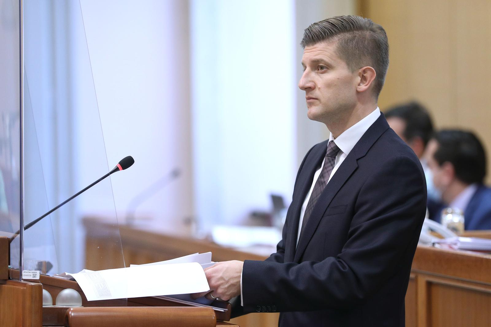 03.11.2021., Zagreb - Ministar financija Zdravko Maric u  sabornici brani prijedlog rebalansa proracuna, a kasno popodne ga jos ceka rasprava o opozivu na zahtjev oporbenih zastupnik.
