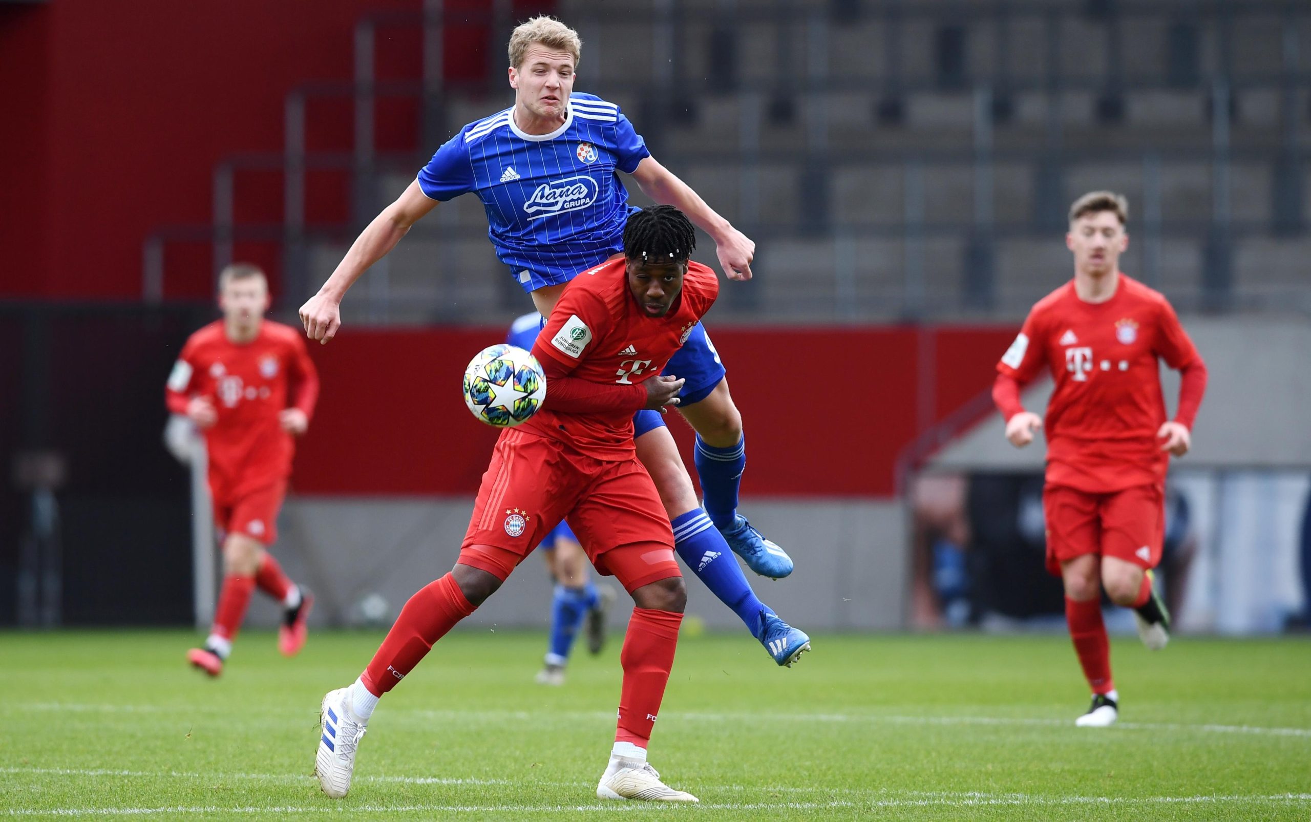 04.03.2020., FC Bayern Campus, Muenchen, Njemacka - UEFA Liga mladih, osmina finala, FC Bayern Muenchen - GNK Dinamo. Leon Sipos , Bright Akwo Arrey-Mbi Photo: Marko Lukunic/PIXSELL