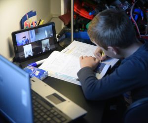 04.11.2021., Pula - Nakon kratkih praznika, za pulske je ucenike pocela nastava, ali - online.