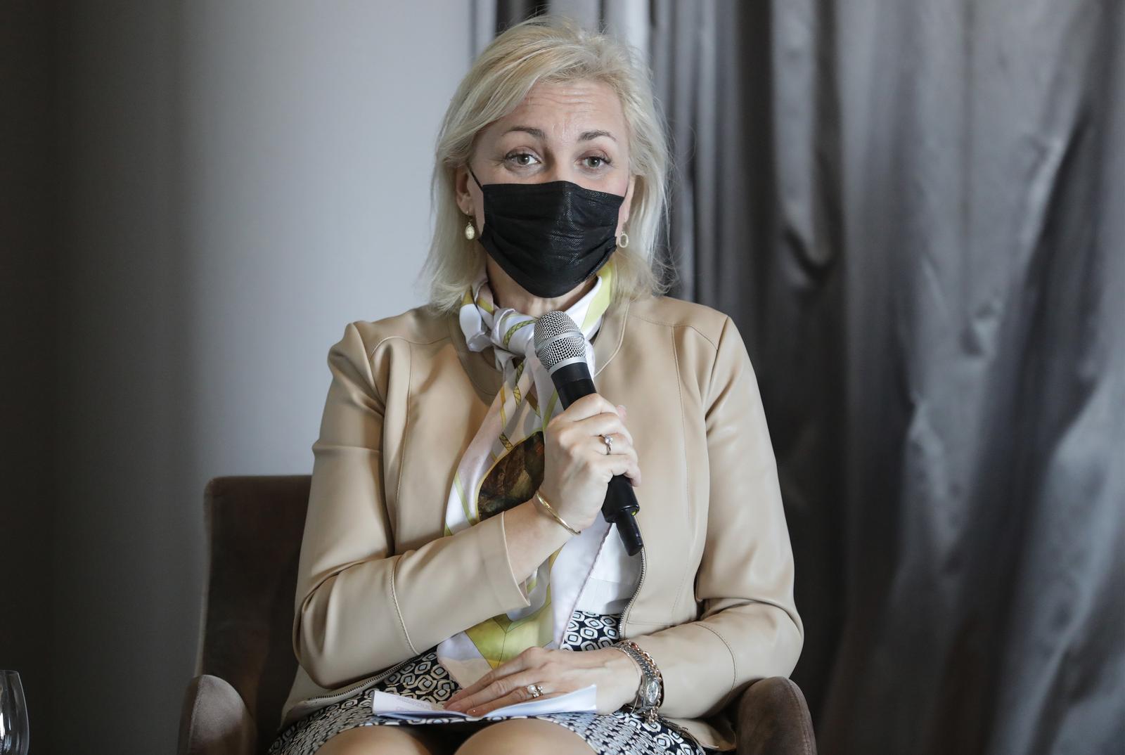 05.05.2021.,Zagreb, u hotelu Westin predstavljena Internetska platforma sigurna okupljanja. Nositelj platforme su Hrvatska gospodarska komora, i Ministarstvo kulture i medija uz partnerstvo stozera civilne zastite RH i Hrvatskog javoda za javno zdravstvo, a izradjena je po uzoru na belgijski model Covid Event Risk Model. Predstavljanju platforme nazocili su ministrica kulture Nina Obuljen Korzinek, Marija Bubas HZJZ, Tomislav Rados HGK, Tomo in der Mühlen HGK i Kresimir Partl, drzavni tajnik pri Ministarstvu kulture.
Photo: Robert Anic/PIXSELL