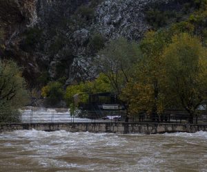 05.11.2021. Blagaj - Rijeka Buna poplavila je nekoliko ugostiteljskih objekata nakon sto se izlila iz korita. Danas izmjereni vodostaj Bune kaze da je ova rijeka dostigla najvisi vodostaj od pocetka rada stanice 1923. godine.