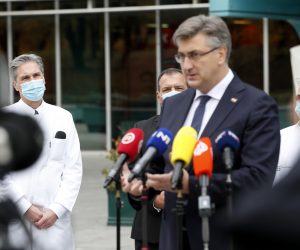 06.11.2021., Zagreb -  Premijer Andrej Plenkovic posjetio je KB Dubravu i sastao se s ravnateljem KB Dubrava Ivicom Luksicem.