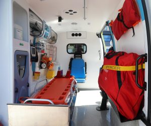 07.07.2021., Sibenik - Primopredaja novih sanitetskih vozila na parkingu Objedinjenog hitnog bolnickog prijema (OHBP). Radi se o vozilu marke Opel Movano ukupne vrijednosti 417.500,00 kn koje ce biti smjesteno u Ispostavi Vodice. Vozilo u potpunosti zadovoljava sve standarde hitne medicinske sluzbe koji su trenutno na snazi te je opremljeno potrebnom medicinskom opremom. Photo: Dusko Jaramaz/PIXSELL