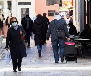 08.04.2021., Zadar - Odlukom zadarskog stozera gradjani bi trebali zastitne maske nositi i na otvorenom. Photo: Marko Dimic/PIXSELL