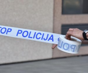 28.06.2018., Sibenik -
Na razvodnoj ploci trgovackog centra u Dalmareu doslo je do pozara koji su vatrogasci brzo stavili pod nadzor.
Photo:  Hrvoje Jelavic/PIXSELL