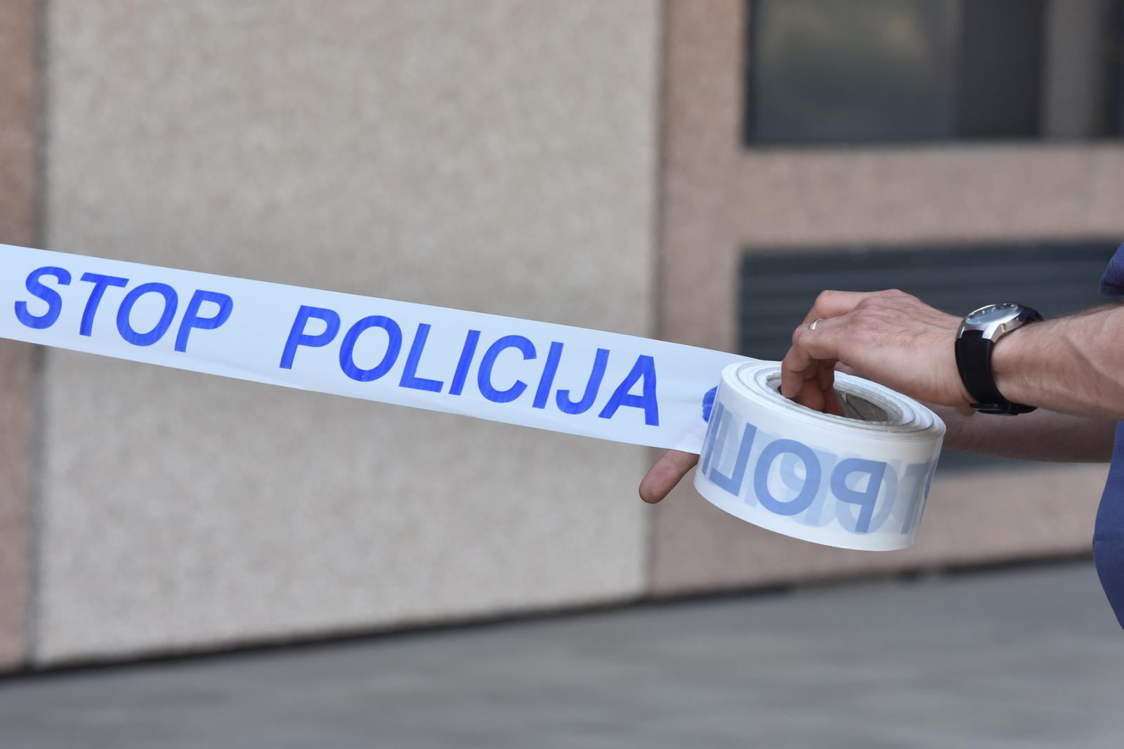 28.06.2018., Sibenik -
Na razvodnoj ploci trgovackog centra u Dalmareu doslo je do pozara koji su vatrogasci brzo stavili pod nadzor.
Photo:  Hrvoje Jelavic/PIXSELL