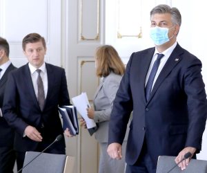 08.09.2021., Zagreb - Predsjednik Vlade Andrej Plenkovic sastao se u Banskim dvorima s predsjednicima uprava banaka u vezi s pitanjem prekoracenja po tekucim racunima gradjana u Hrvatskoj. Sastanku su nazocili i ministar financija Zdravko Maric i guverner HNB Boris Vujicic. 
Photo: Patrik Macek/PIXSELL