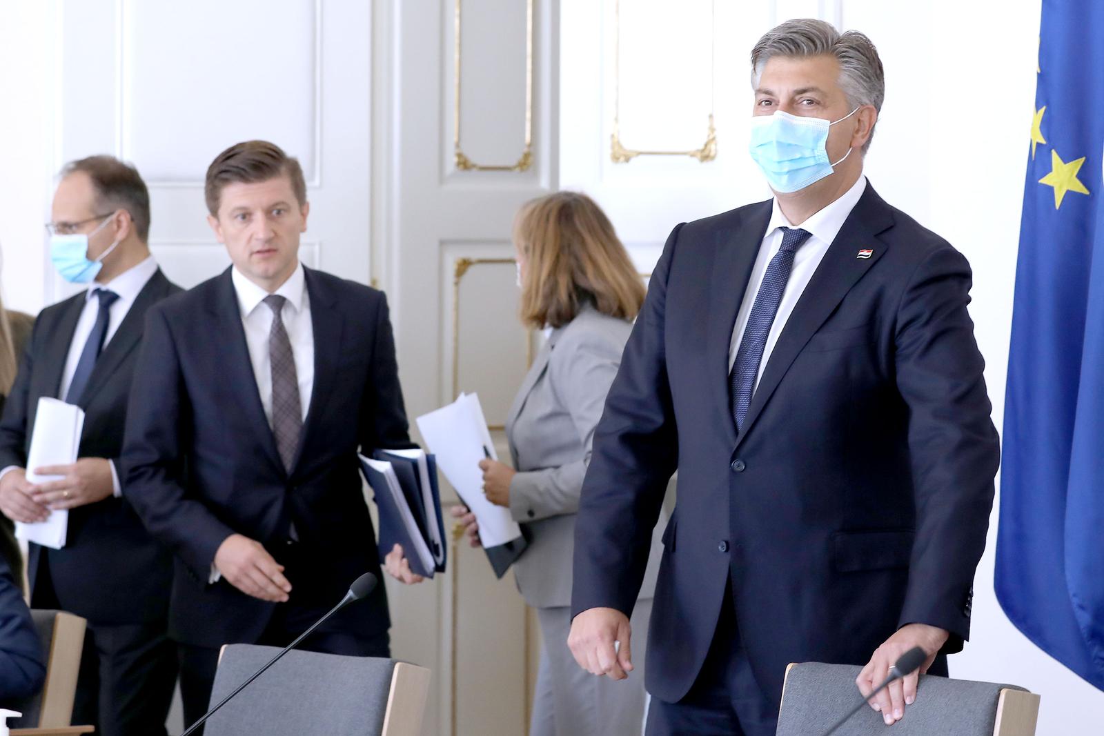 08.09.2021., Zagreb - Predsjednik Vlade Andrej Plenkovic sastao se u Banskim dvorima s predsjednicima uprava banaka u vezi s pitanjem prekoracenja po tekucim racunima gradjana u Hrvatskoj. Sastanku su nazocili i ministar financija Zdravko Maric i guverner HNB Boris Vujicic. 
Photo: Patrik Macek/PIXSELL