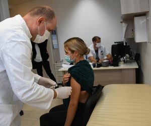 08.11.2021., Bjelovar - Kako je Bjelovarsko-bilogorska zupanija na hrvatskom zacelju po procjepivosti stanovnistva u Zavodu za javno zdravstvo BBZ otvoren je novi dodatni punkt za cjepljenje u prostorijama Doma zdravlja BBZ, a koji je obisao zupan Marko Marusic