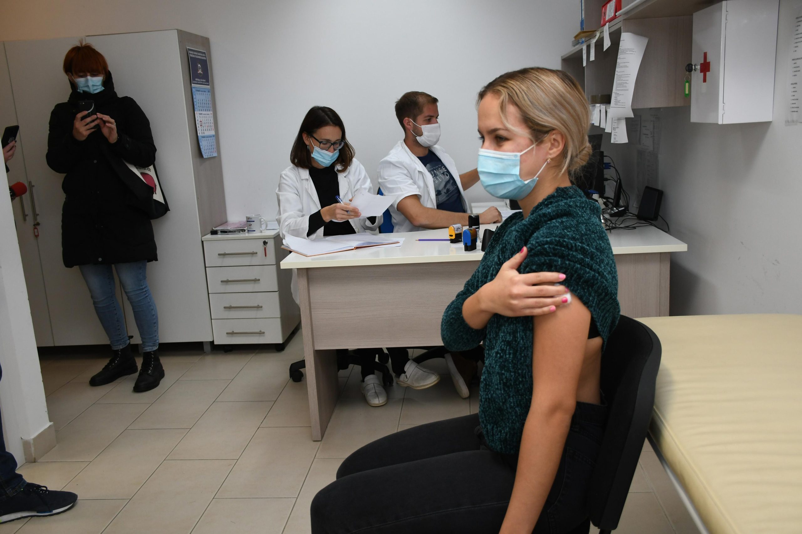 08.11.2021., Bjelovar - Kako je Bjelovarsko-bilogorska zupanija na hrvatskom zacelju po procjepivosti stanovnistva u Zavodu za javno zdravstvo BBZ otvoren je novi dodatni punkt za cjepljenje u prostorijama Doma zdravlja BBZ, a koji je obisao zupan Marko Marusic