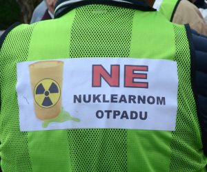 10.04.2019., Dvor - U organizaciji Stozera za obranu od nuklearnog otpada odrzan je prosvjed 5 do 12 za spas Zupanije na kojemu je sudjelovalo 500-tinjak prosvjednika iz Dvora i okolice te BiH. Photo: Nikola Cutuk/PIXSELL