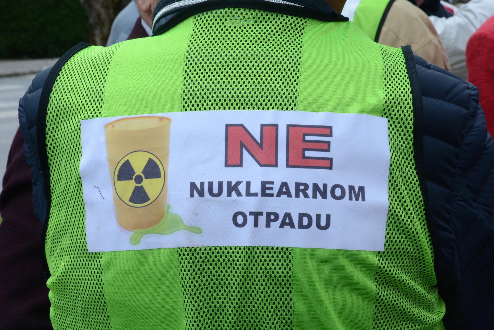 10.04.2019., Dvor - U organizaciji Stozera za obranu od nuklearnog otpada odrzan je prosvjed 5 do 12 za spas Zupanije na kojemu je sudjelovalo 500-tinjak prosvjednika iz Dvora i okolice te BiH. Photo: Nikola Cutuk/PIXSELL