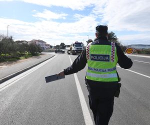 11.02.2021., Brodarica - Policijska akcija ROADPOL pojacani nadzor teretnih vozila i autobusa provodi se na nivou Europske unije. Policijska akcija traje i na sibenskom podrucju.
Photo: Hrvoje Jelavic/PIXSELL