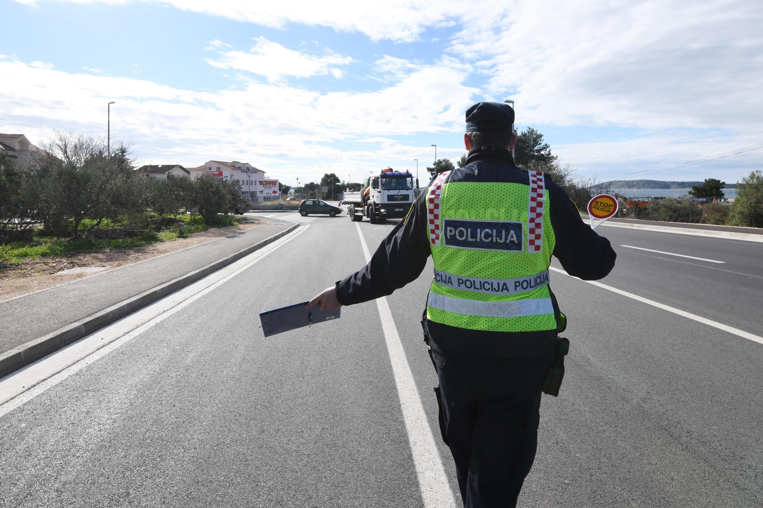 11.02.2021., Brodarica - Policijska akcija ROADPOL pojacani nadzor teretnih vozila i autobusa provodi se na nivou Europske unije. Policijska akcija traje i na sibenskom podrucju.
Photo: Hrvoje Jelavic/PIXSELL