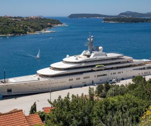 11.05.2021., Most Franja Tudjmana, Dubrovnik - Jahte My Vanish u vlasnistvu Larry Van Tuylea i Eclipse Romana Abramovica vezane u luci Gruz.
Photo: Grgo Jelavic/PIXSELL
