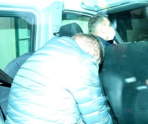 11.11.2021., Zagreb - Po nalogu Ureda europske javne tuziteljice (EPPO), policija je u Vinkovcima uhitila bivsu ministricu regionalnoga razvoja i fondova EU Gabrijelu Zalac. U istoj akciji u Zagrebu je uhicen aktualni ravnatelj Sredisnje agencije za financiranje i ugovaranje programa i projekata EU (SAFU) Tomislav Petric, a na podrucju Splita poduzetnici Marko Jukic, vlasnik informaticke tvrtke Ampelos, kojoj je 2018. na temelju natjecaja dodijeljen posao izrade softvera tezak 16,24 milijuna kuna, te Mladen Simunac, vlasnik tvrtke Micro projekt i prijatelj Gabrijele Zalac. Cetvero osumnjicenih u aferi Softver prepraceno je pred suca istrage zagrebackog Zupanijskog suda po nalogu EPPO uz prijedlog odredjivanje istraznog zatvora protiv svih okrivljenika.