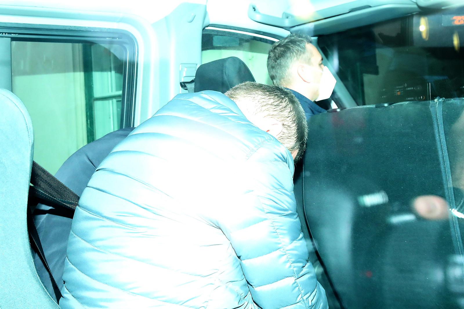11.11.2021., Zagreb - Po nalogu Ureda europske javne tuziteljice (EPPO), policija je u Vinkovcima uhitila bivsu ministricu regionalnoga razvoja i fondova EU Gabrijelu Zalac. U istoj akciji u Zagrebu je uhicen aktualni ravnatelj Sredisnje agencije za financiranje i ugovaranje programa i projekata EU (SAFU) Tomislav Petric, a na podrucju Splita poduzetnici Marko Jukic, vlasnik informaticke tvrtke Ampelos, kojoj je 2018. na temelju natjecaja dodijeljen posao izrade softvera tezak 16,24 milijuna kuna, te Mladen Simunac, vlasnik tvrtke Micro projekt i prijatelj Gabrijele Zalac. Cetvero osumnjicenih u aferi Softver prepraceno je pred suca istrage zagrebackog Zupanijskog suda po nalogu EPPO uz prijedlog odredjivanje istraznog zatvora protiv svih okrivljenika.