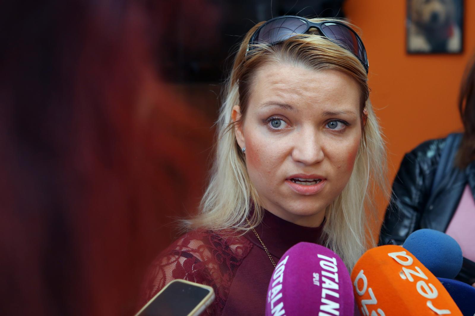 12.04.2016., Split - Udruga za promicanje prava pacijenata, konferencija za medije o ukidanju savjetovalista udruge za promicanje prava pacijenata i izmjena pravilnika u zdravstvu opcenito. Jasna Karacic, magistrica psihoterapije.
Photo: Miranda Cikotic/PIXSELL