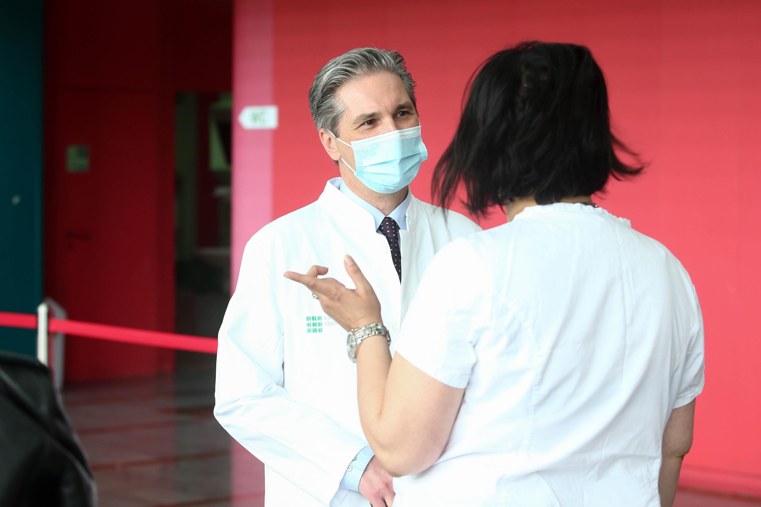 12.05.2021., Zagreb - Sindikati medicinskih sestara daruju 1000 ruza sestrama kb dubrava povodom Medunarodnog dana sestrinstva.Ivica Luksic.
Photo: Matija Habljak/PIXSELL