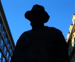 12.11.2015., Zagreb - Spomenik u Varsavskoj Tinu Ujevicu, hrvatskom pjesniku koji je umro na dansnji dan prije 60 godina. Rodio u Dizdara kuli u Vrgorcu, a puno ime bilo mu je Augustin Josip Ujevic. 
Photo: Sanjin Strukic/PIXSELL
