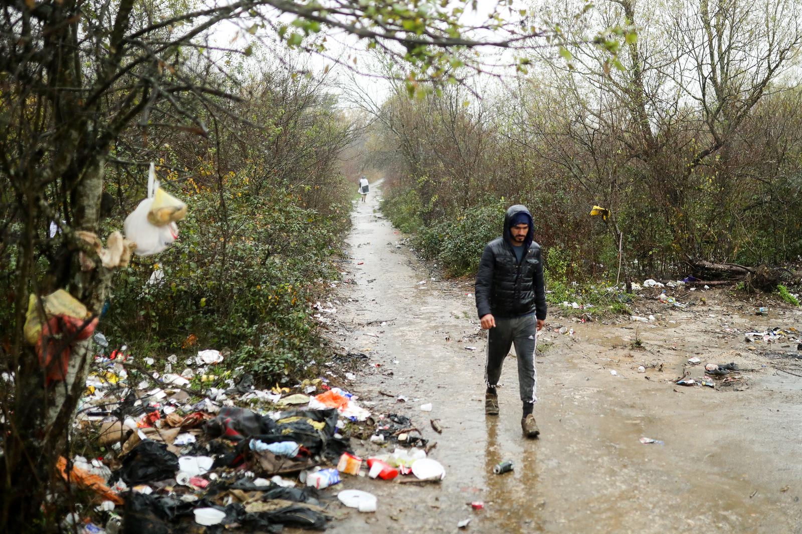 12.11.2019., Bihac, Bosna i Hercegovina - Kisa koja pada gotovo cijeli dan skoro je unistila kamp Vucjak u kojem trenutno boravi oko 1000 migranata. Taj broj se stalno povecava jer nove migrante policija konstantno dovodi u kamp.
Photo: Armin Durgut/PIXSELL
