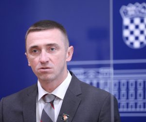 13.10.2021., Zagreb - Novi predsjednik Domovinskog pokreta Ivan Penava odrzao je u Saboru konferencju za medije na kojoj je govorio o izboru potpredsjednika Hrvatskoga sabora i aktualnim politickim temama.