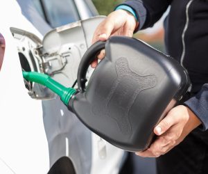 13.10.2021., Zagreb - Povecane cijene goriva na hrvatskim benzinskim crpkama. Cijene goriva najskuplje su u povijesti Hrvatske, gospodarstvenici i sindikati traze reakciju Vlade koja zasada ne reagira, ali prati situaciju. Gotovo 60 posto cijene goriva odlazi na trosarine i PDV.
Photo: Tomislav Miletic/PIXSELL