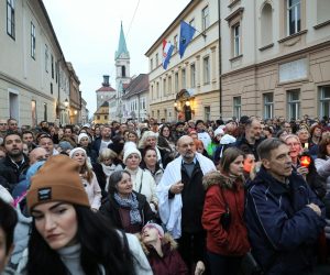 14.11.2021.Zagreb, Udruga gradjana koji se nazivaju Slobodni gradjani, slobodne Republike Hrvatske organizirali su  Bijeli tihi mars. Okupljanjem  na Trgu sv Marka zele pokazati da su protiv podjela u drustvu i protiv diskriminacije svih koji nemaju covid potvrdu.