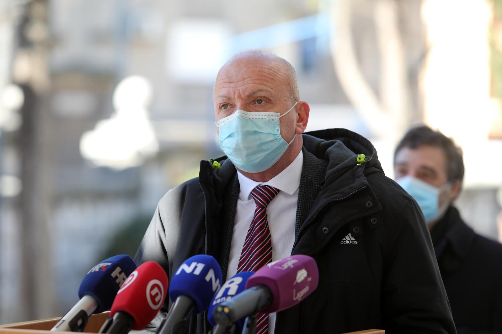 15.02.2021., Rijeka - Konferencija za medije clanova Kriznog stozera Civilne zastite PGZ i predstavnika Primorsko goranske zupanije. Nazocili su: predsjednik Zupanijske skupstine Erik Fabijanic, procelnici PGZ Nada Milosevic i Ljudevit Krpan, ravnatelj Nastavnog zavoda za javno zdravstvo PGZ Vladimir Micovic i epidemiolog Dobrica Roncevic.
Photo: Goran Kovacic/PIXSELL