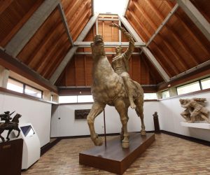 15.04.2021. Klanjec- Turisticka patrola iz Klanjca, grada u Hrvatskom zagorju Galerija "Antun Augustincic". Spomenik miru koji se nalazi ispred zgrade UN-a u New Yorku.
Photo: Boris Scitar/Vecernji list/PIXSELL