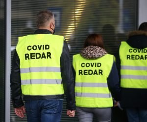 15.11.2021., Zagreb - Zaposlenici Zagrebackog holdinga cekaju u velikom redu za testiranje na Koronavirus.