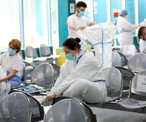 16.04.2021., Zagreb - Reportaza iz KB Dubrava sa odjela intezivnog lijecenja Covid pozitivnih pacijenata koji su na respiratoru. Priprema lijecnika i medicinskog osoblja za ulaz u intezivni odjel.
Photo: Emica Elvedji/PIXSELL