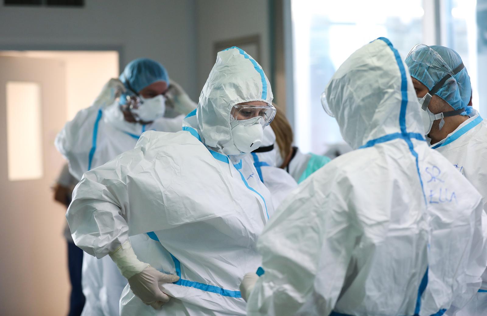 16.04.2021., Zagreb - Reportaza iz KB Dubrava sa odjela intezivnog lijecenja Covid pozitivnih pacijenata koji su na respiratoru. Priprema lijecnika i medicinskog osoblja za ulaz u intezivni odjel.
Photo: Emica Elvedji/PIXSELL