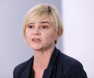 16.11.2021., Zagreb - Klubovi zastupnika SDP-a i Zeleno lijevog bloka organizirali su danas sastanak oporbe o osnivanju Istraznog povjerenstva koje ce se baviti poslovanjem Sredisnje agencije za financiranje i ugovaranje  nakon uhicenja bivse ministrice Gabrijele Zalac i ravnatelja Tomislava Petrica. Nakon sastanka konferencju za medije odrzali su Pedja Grbin, Sandra Bencic, Domagoj Hajdukovic, Marijan Pavlicek i Stjepo Bartulica.