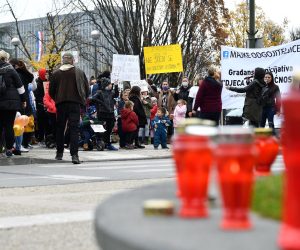 17.11.2021., Zagreb - Prosvjed majki odgojiteljica ispred Gradskog poglavarstva zbog ukidanja statusa.