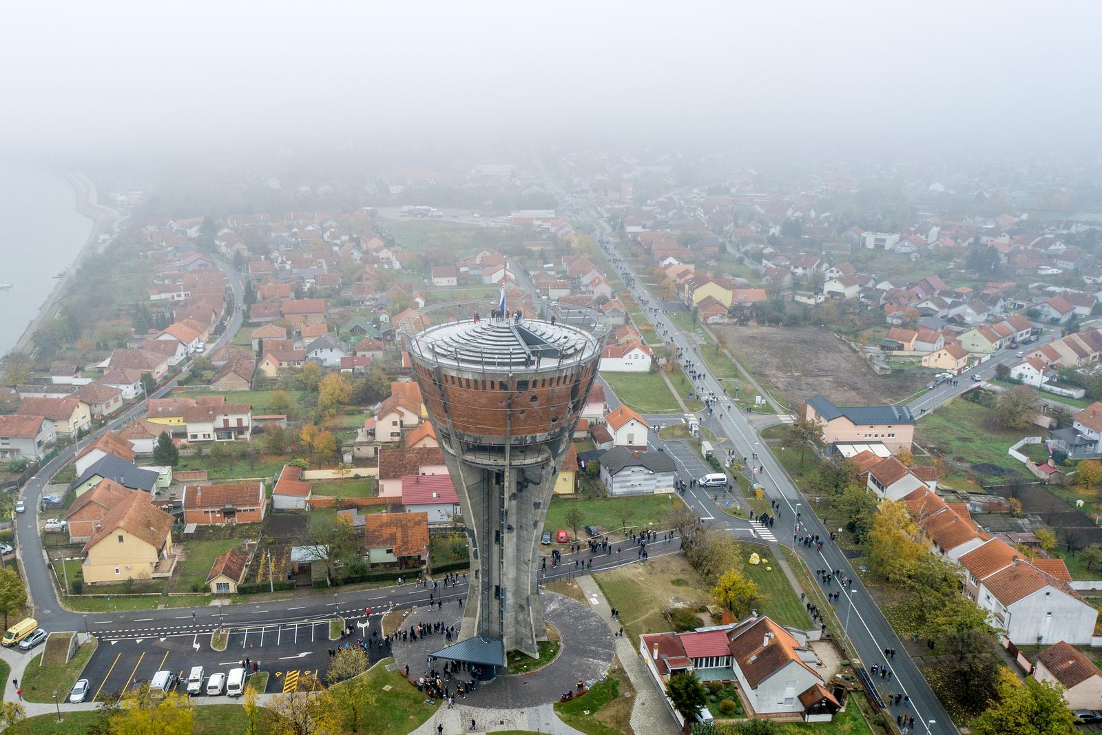 18.11.2020.,   Vukovar - Dan sjecanja na zrtvu Vukovara i Skabrnje 1991.-2020. Krenula Kolona sjecanja u posebnim okolnostima zbog epidemije koronavirusa. Snimke iz zraka.
Photo: Igor Kralj/PIXSELL
