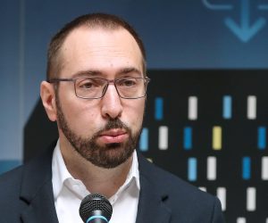 19.10.2021., Zagreb - Gradonacelnik Grada Zagreba Tomislav Tomasevic sa suradnicima odrzao je konferenciju za medije u predvorju Gradske uprave. Tomislav Tomasevic. 
Photo: Goran Stanzl/PIXSELL